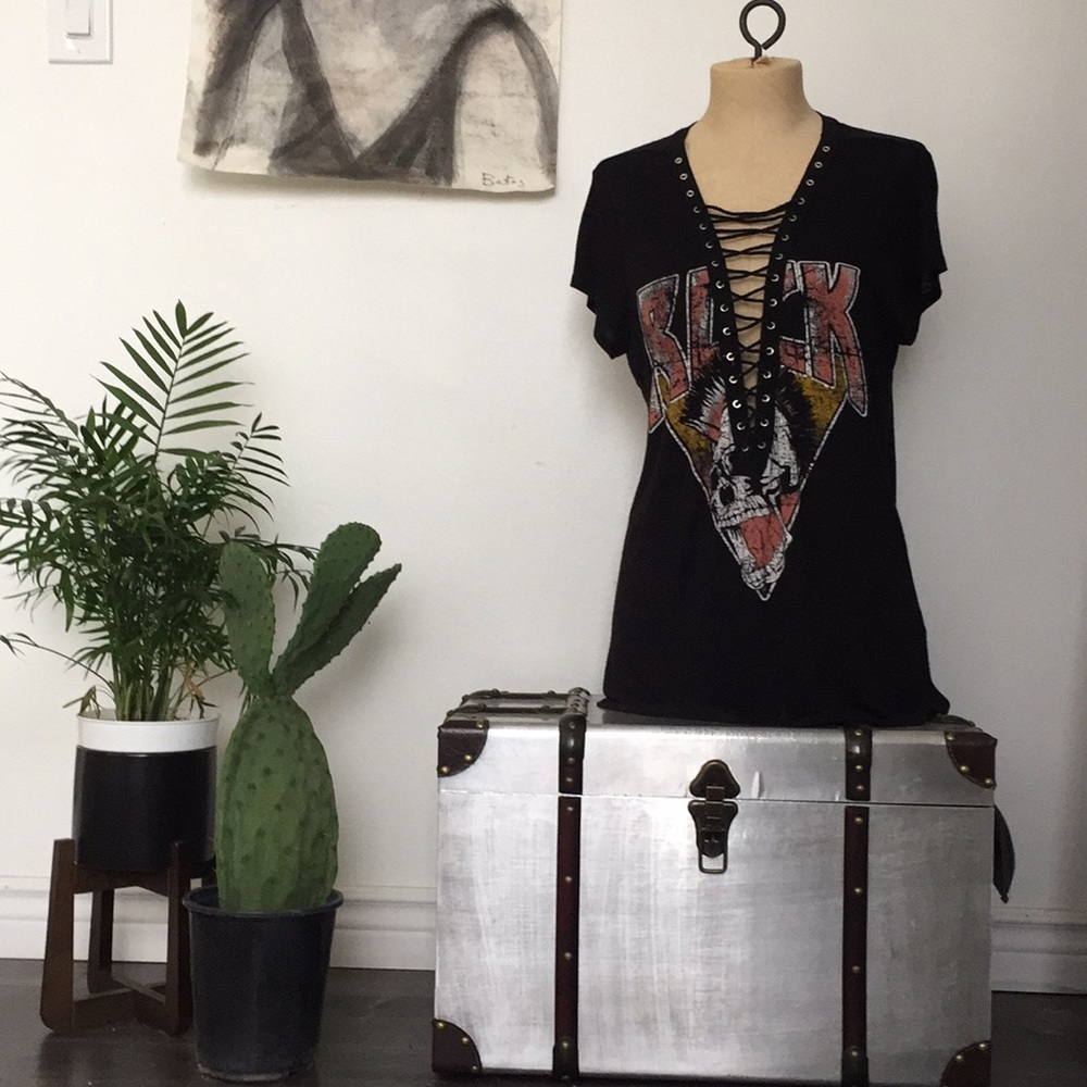 Lace up graphic tee